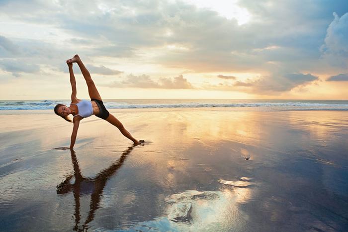 yoga in spiaggia