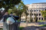 Roma è sommersa dai rifiuti
