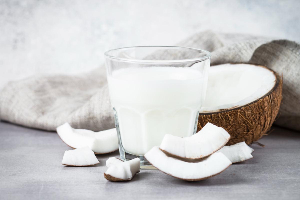 Latte di cocco: benefici e ricette 