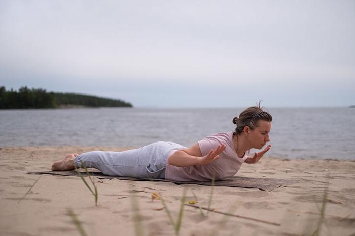 yoga posizione serpente