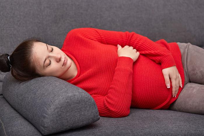 donna incinta dorme gravidanza