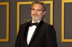 Joaquin Phoenix per PETA: cambia il mondo, diventa vegano