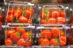 La Francia dice addio a verdura e frutta avvolte nella plastica